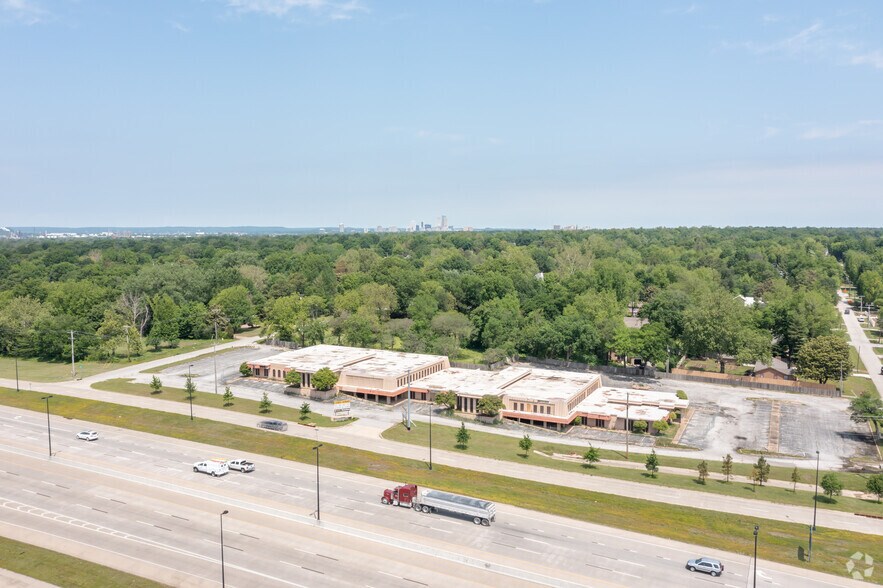 More Photos Of 2705-2745 E Skelly Dr, Tulsa Medical For Sale