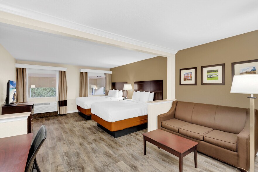 More Photos Of 400 E International Speedway Blvd, Deland Hotel For Sale