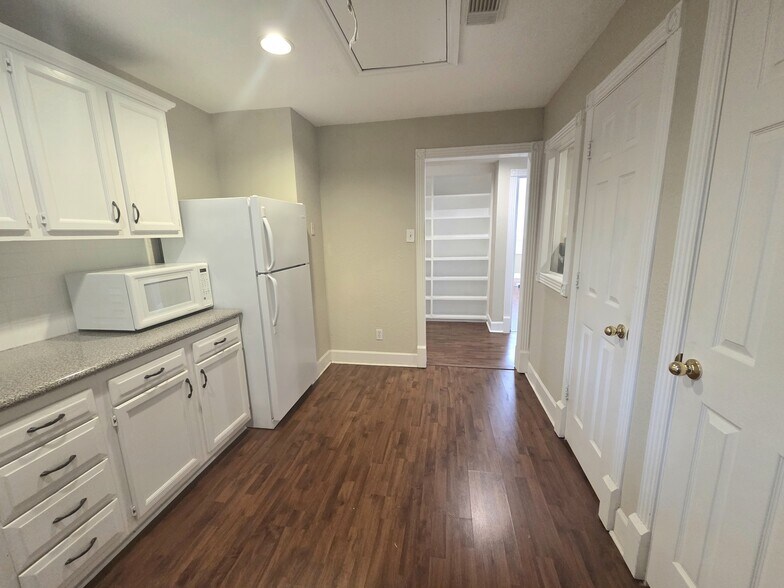 More Photos Of 2204 Sunpark Dr, Conroe Office For Sale