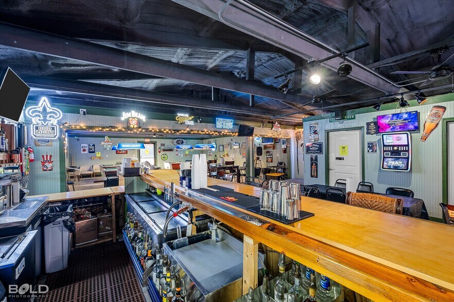 More Photos Of 7318 Ida State Line rd, Ida Bar For Sale