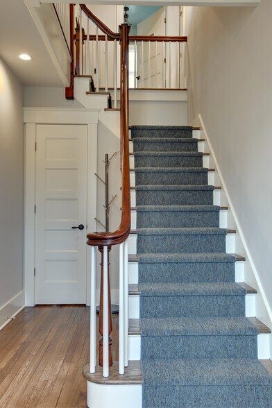 More Photos Of 21 E 2nd St, Riverhead Medical For Sale