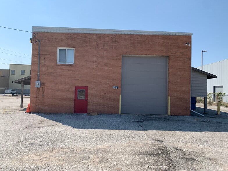 More Photos Of 8870 Frost Ave, Saint Louis Service For Lease