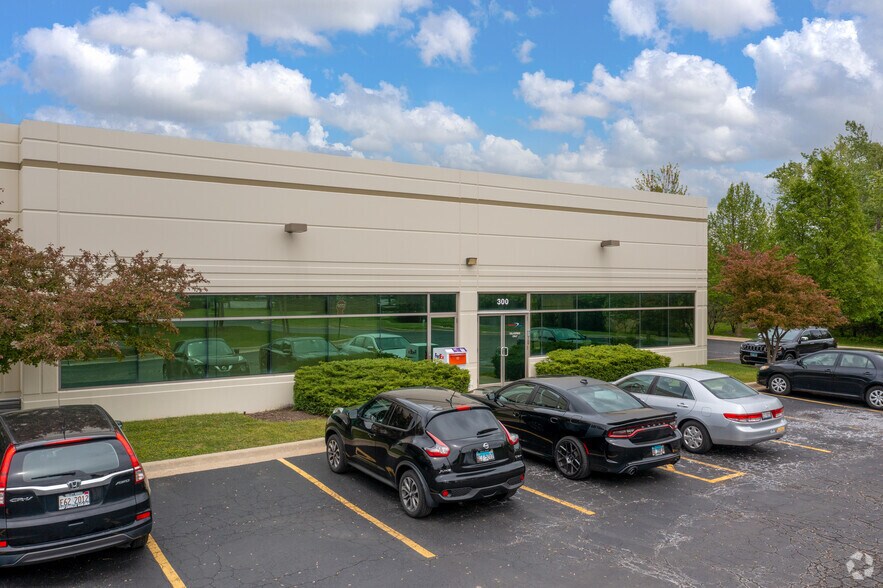 More Photos Of 9014 Heritage Pky, Woodridge Office For Sale