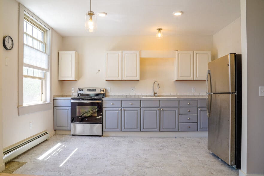 More Photos Of 123 Union Sq, Milford Restaurant For Sale