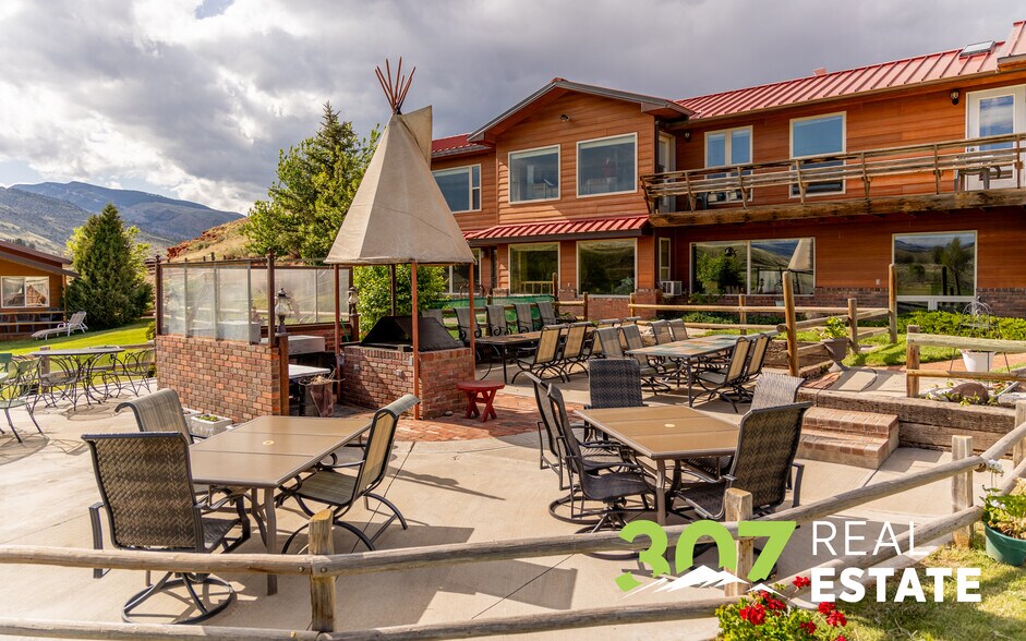 More Photos Of 30 Nielson Trl, Cody Hospitality For Sale