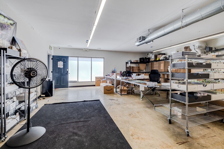 More Photos Of 302 W Victory Dr, Savannah Freestanding For Sale