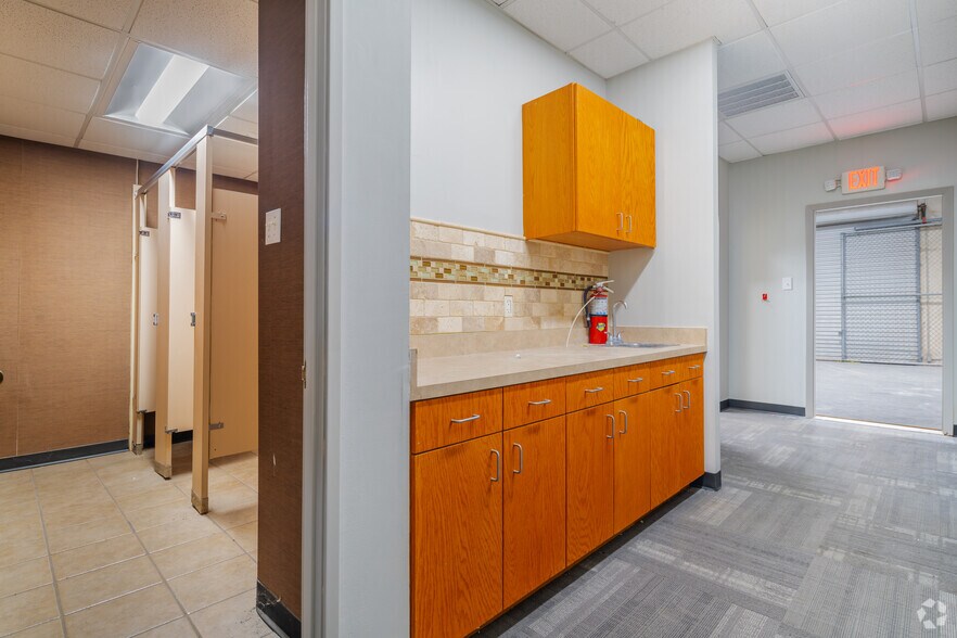 More Photos Of 12661-12679 Silicon Dr, San Antonio Light Distribution For Lease