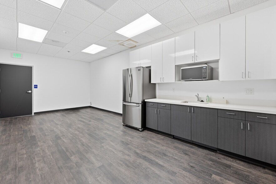 More Photos Of 9170-9190 Camino Santa Fe, San Diego Light Manufacturing For Sale