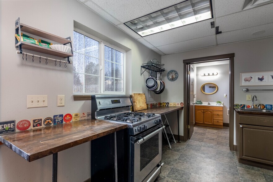 More Photos Of 609 S Middlefork Rd, Garden Valley Office For Sale