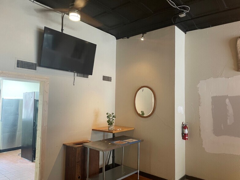 More Photos Of 3666-3672 Erie Ave, Cincinnati Restaurant For Lease