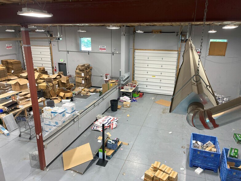 More Photos Of 4759 Town Center Dr, Colorado Springs Warehouse For Lease