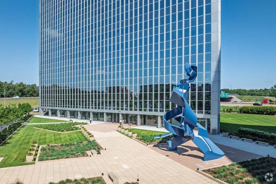 More Photos Of 8770 W Bryn Mawr Ave, Chicago Office For Lease