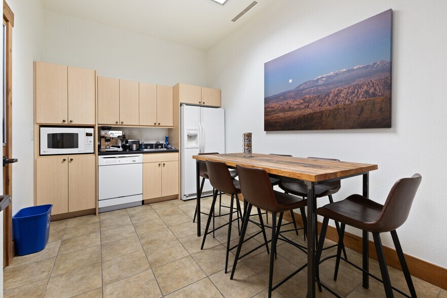 More Photos Of 442 Lincoln Ave, Steamboat Springs Flex For Sale