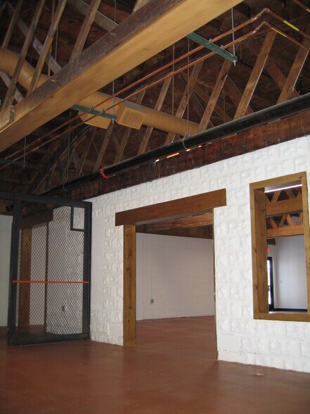 More Photos Of 208 S Elm St, Three Oaks Storefront For Sale
