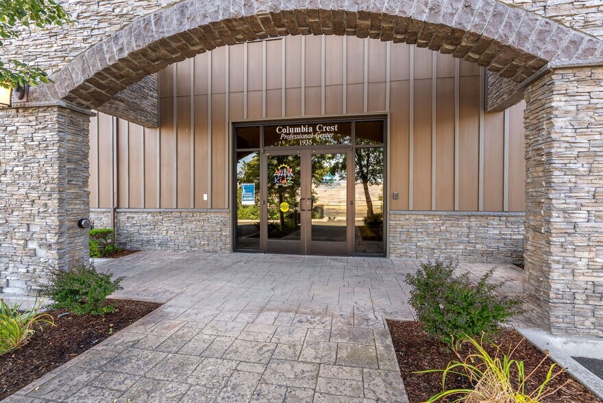 More Photos Of 1935 E 19th St, The Dalles Medical For Lease