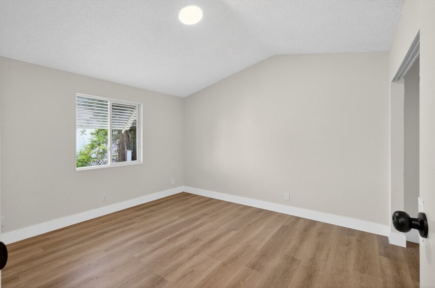 More Photos Of 402 Colin Kelly Dr, Roseville Apartments For Sale
