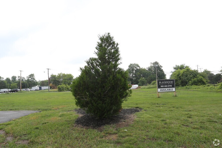 More Photos Of 305 W Commerical St, East Rochester Land For Lease