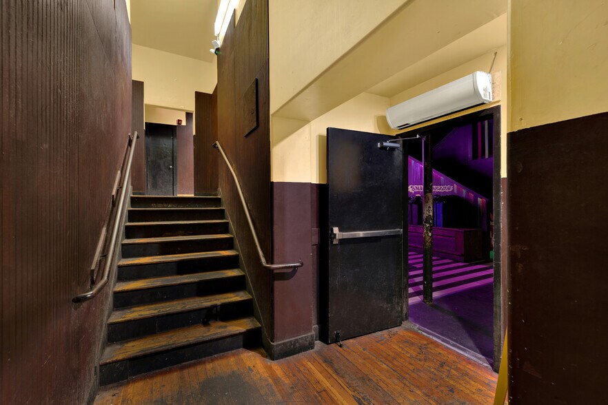 More Photos Of 139 E Hopkins St, San Marcos Bar For Sale