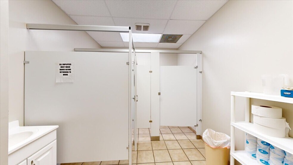 More Photos Of 113 Bo Bo Dr, Crystal Springs Freestanding For Lease