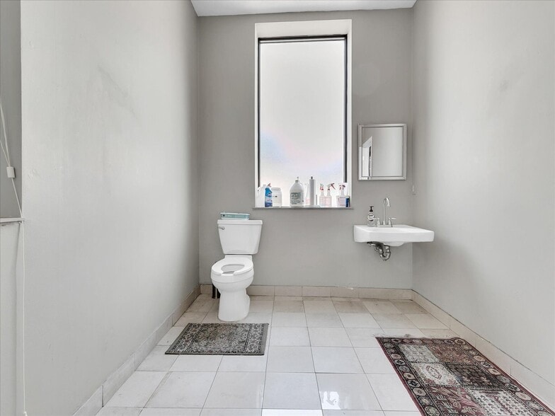 More Photos Of 81 Boylston St, Brookline Storefront For Sale