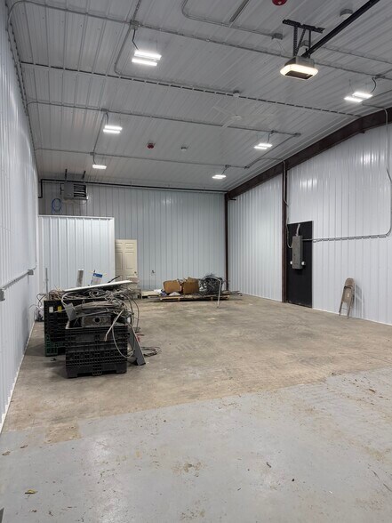 More Photos Of 24 Foundry Ave, Meredith Warehouse For Lease