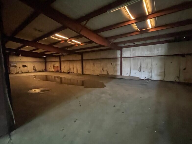 More Photos Of 115 Whetzel St, Edgewater Warehouse For Lease