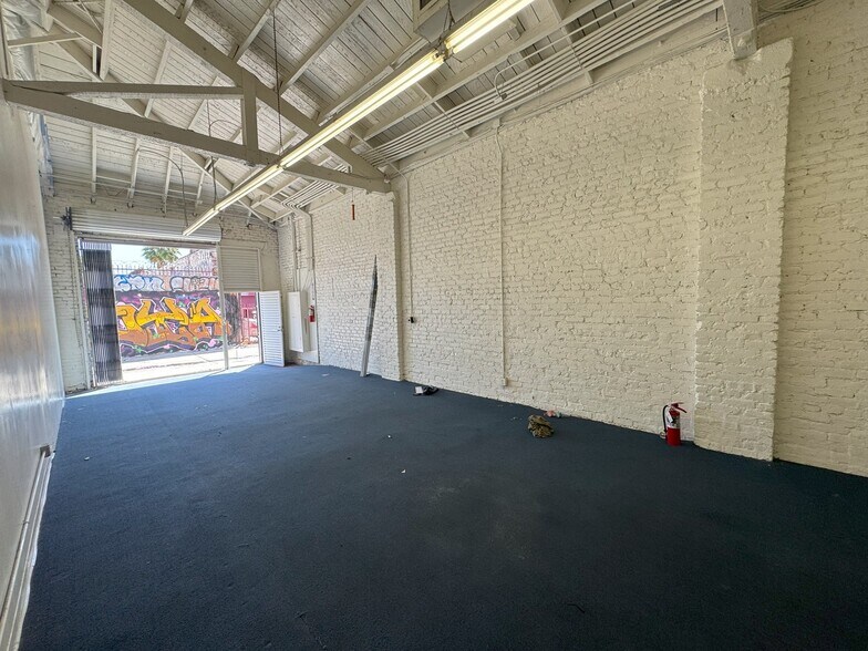 More Photos Of 1326 S Main St, Los Angeles Storefront Retail Office For Lease