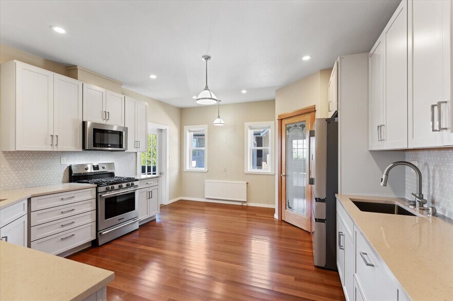 More Photos Of 829 2nd St, Mukilteo Office Residential For Sale