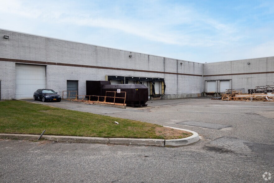 More Photos Of 5005 Veterans Memorial Hwy, Holbrook Distribution For Lease