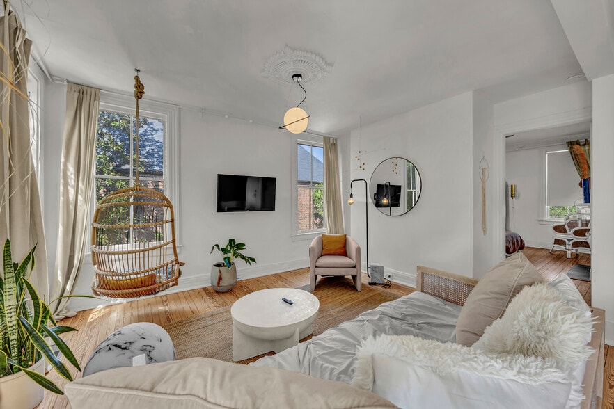 More Photos Of 118 S 4th St, Wilmington Hospitality For Sale