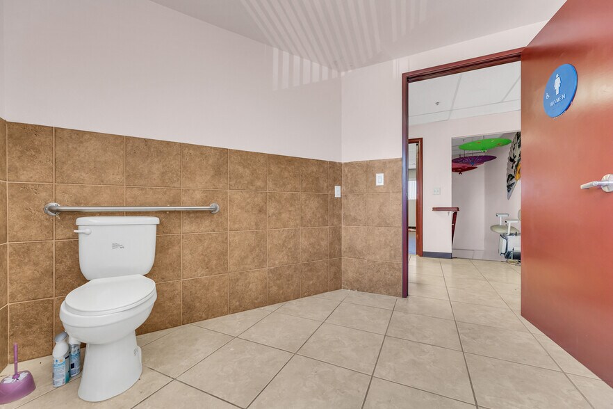 More Photos Of 515 Michigan Blvd, West Sacramento Medical For Sale