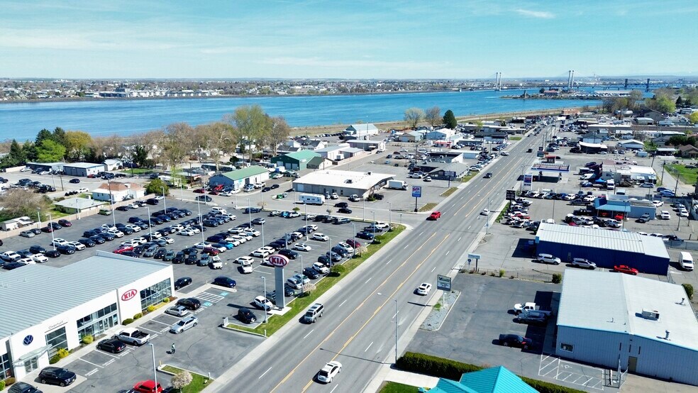 More Photos Of 950 W Columbia Dr, Kennewick Freestanding For Lease