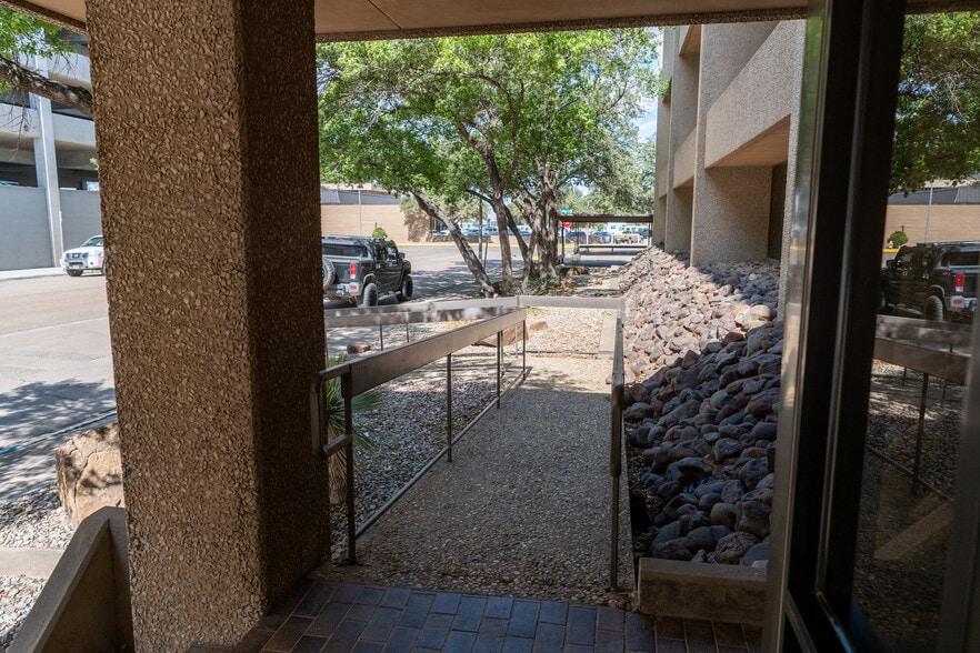 More Photos Of 125 W Missouri Ave, Midland Office For Lease