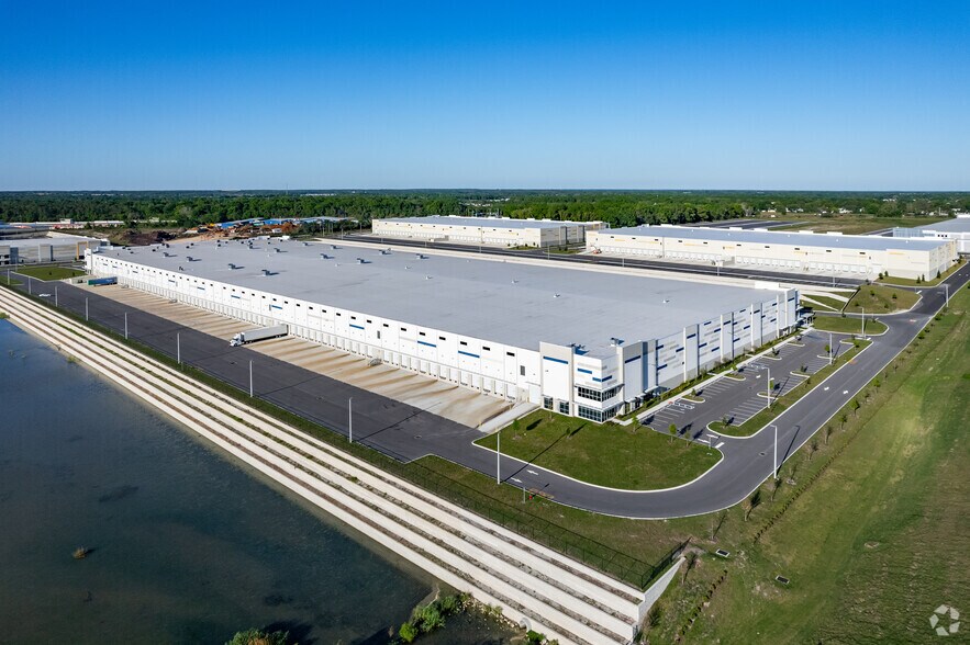 More Photos Of 5050 Wesley Rd, Apopka Warehouse For Lease