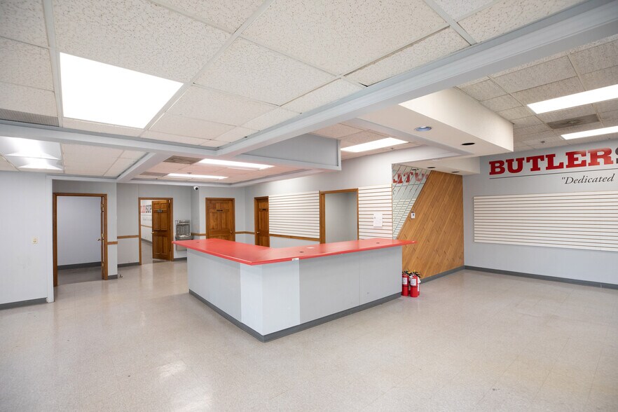 More Photos Of 600-602 NW Libby Ln, Lee's Summit Warehouse For Lease