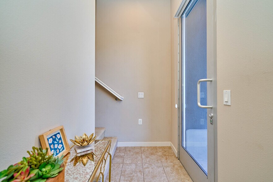 More Photos Of 801 S Anaheim Blvd, Anaheim General Retail For Sale