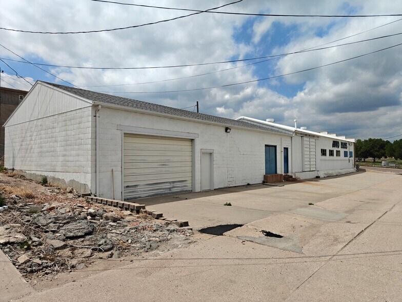 More Photos Of 908 W C St, McCook Auto Repair For Sale