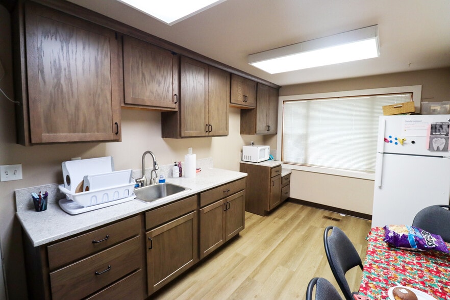 More Photos Of 1290 W Centennial Blvd, Springfield Office For Sale