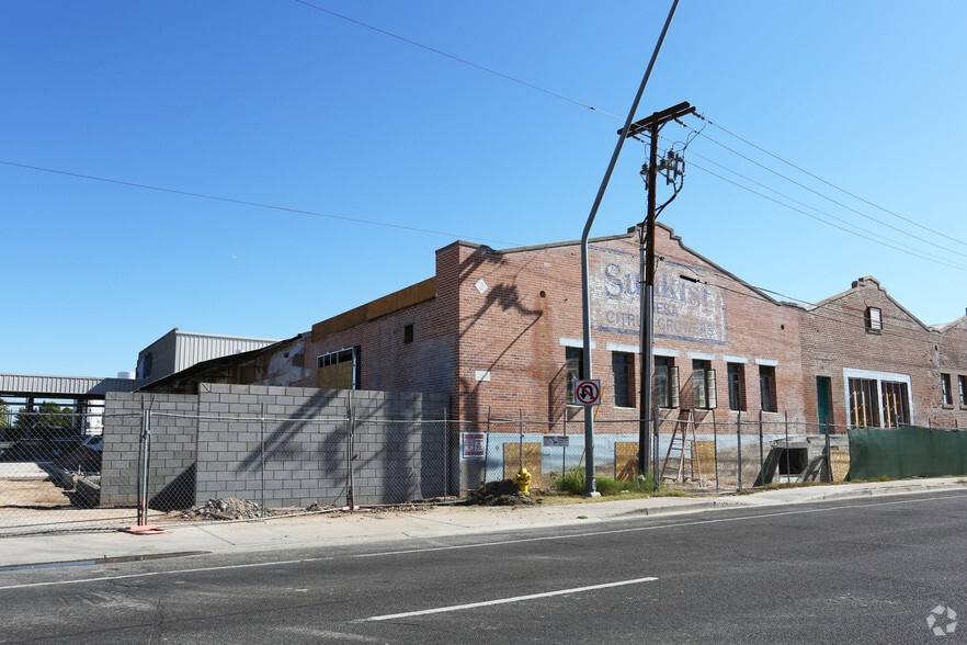 More Photos Of 254 W Broadway Rd, Mesa Distribution For Lease