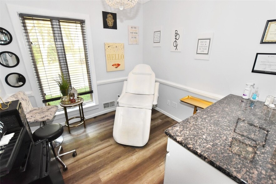 More Photos Of 3438 Lennon Rd, Flint Office For Sale