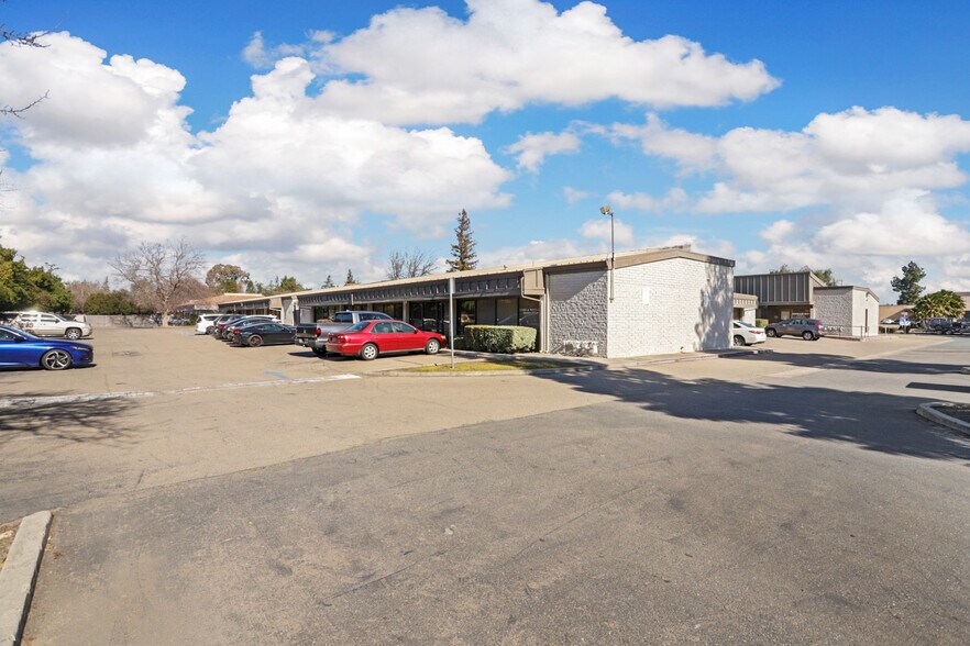 More Photos Of 5637 N Pershing Ave, Stockton Medical For Lease