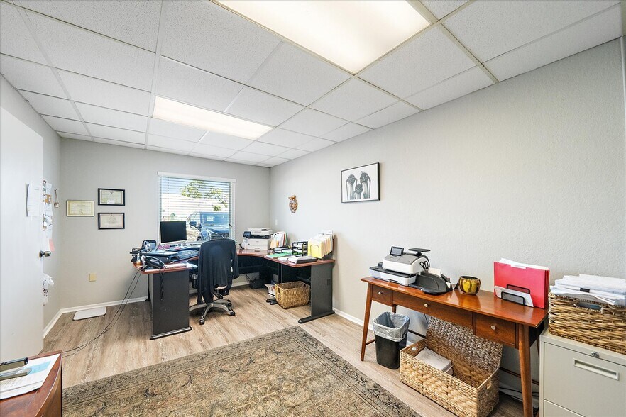 More Photos Of 3932 Swift Rd, Sarasota Office For Sale