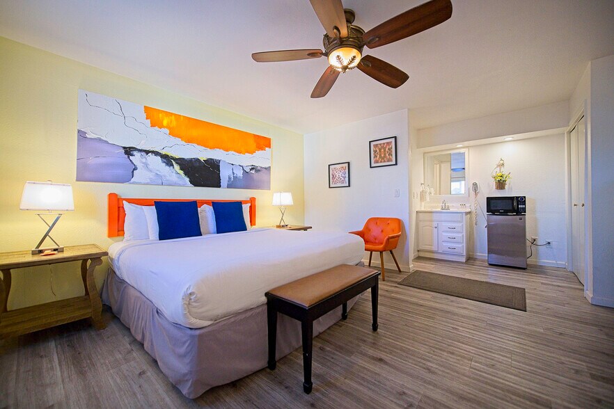 More Photos Of 2525 N Palm Canyon Dr, Palm Springs Hotel For Sale