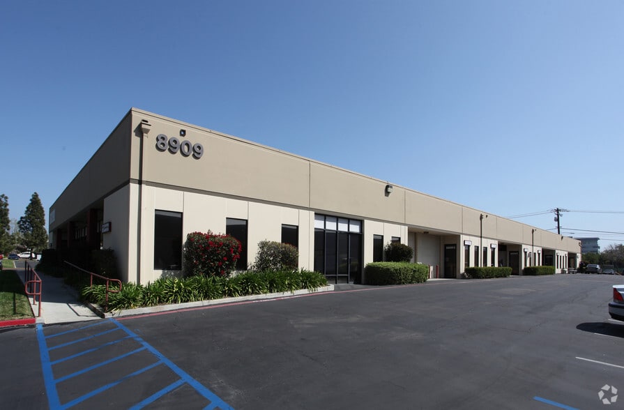 More Photos Of 8909-8911 Complex Dr, San Diego Light Manufacturing For Sale