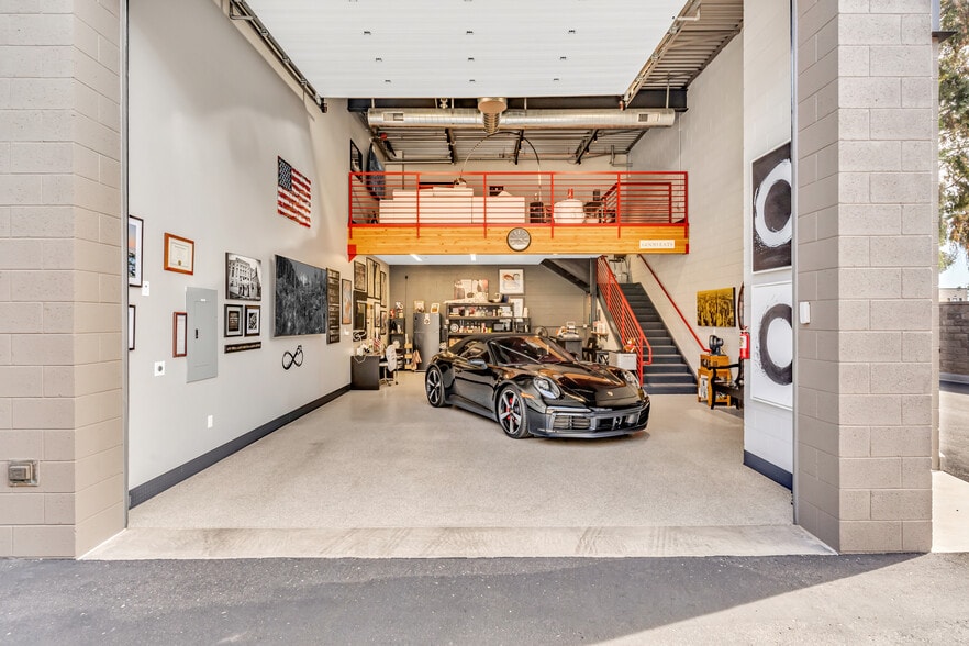 More Photos Of 15032 N 74th St, Scottsdale Showroom For Sale