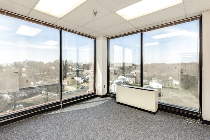 More Photos Of 6910 Richmond Hwy, Alexandria Office For Lease