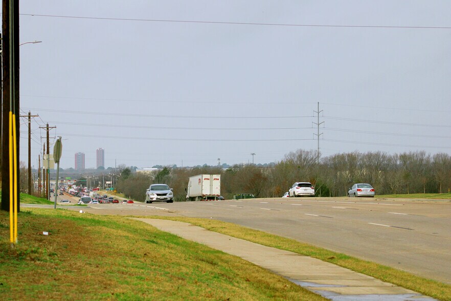More Photos Of 4108 University Drive & Geesling rd, Denton Auto Dealership For Lease