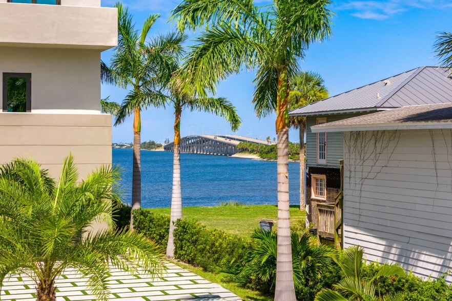 More Photos Of 1811 Riverview Dr, Melbourne Office Residential For Sale