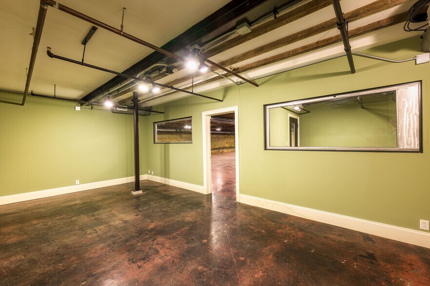 More Photos Of 247 Broad St, Kingsport Loft Creative Space For Sale