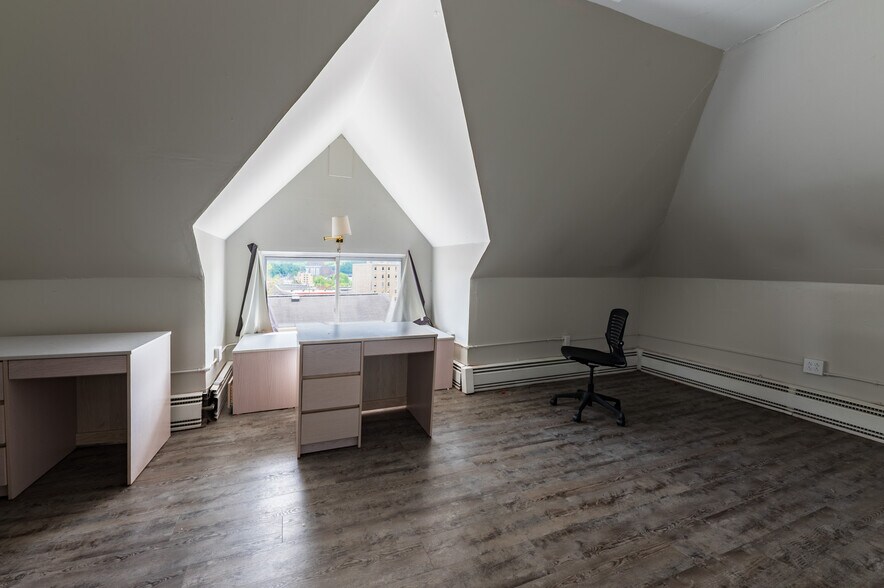 More Photos Of 1493 University Ave, Morgantown Sorority Fraternity House For Lease